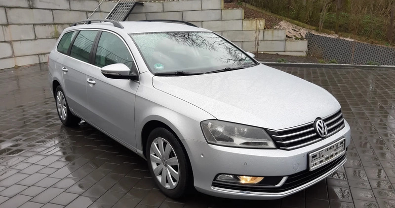 Volkswagen Passat cena 24900 przebieg: 294000, rok produkcji 2011 z Cieszanów małe 466